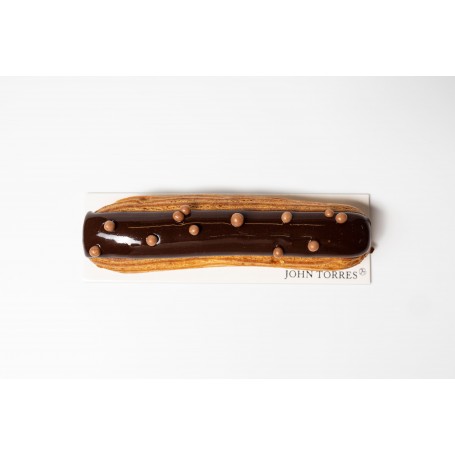 ÉCLAIR DE CHOCOLATE